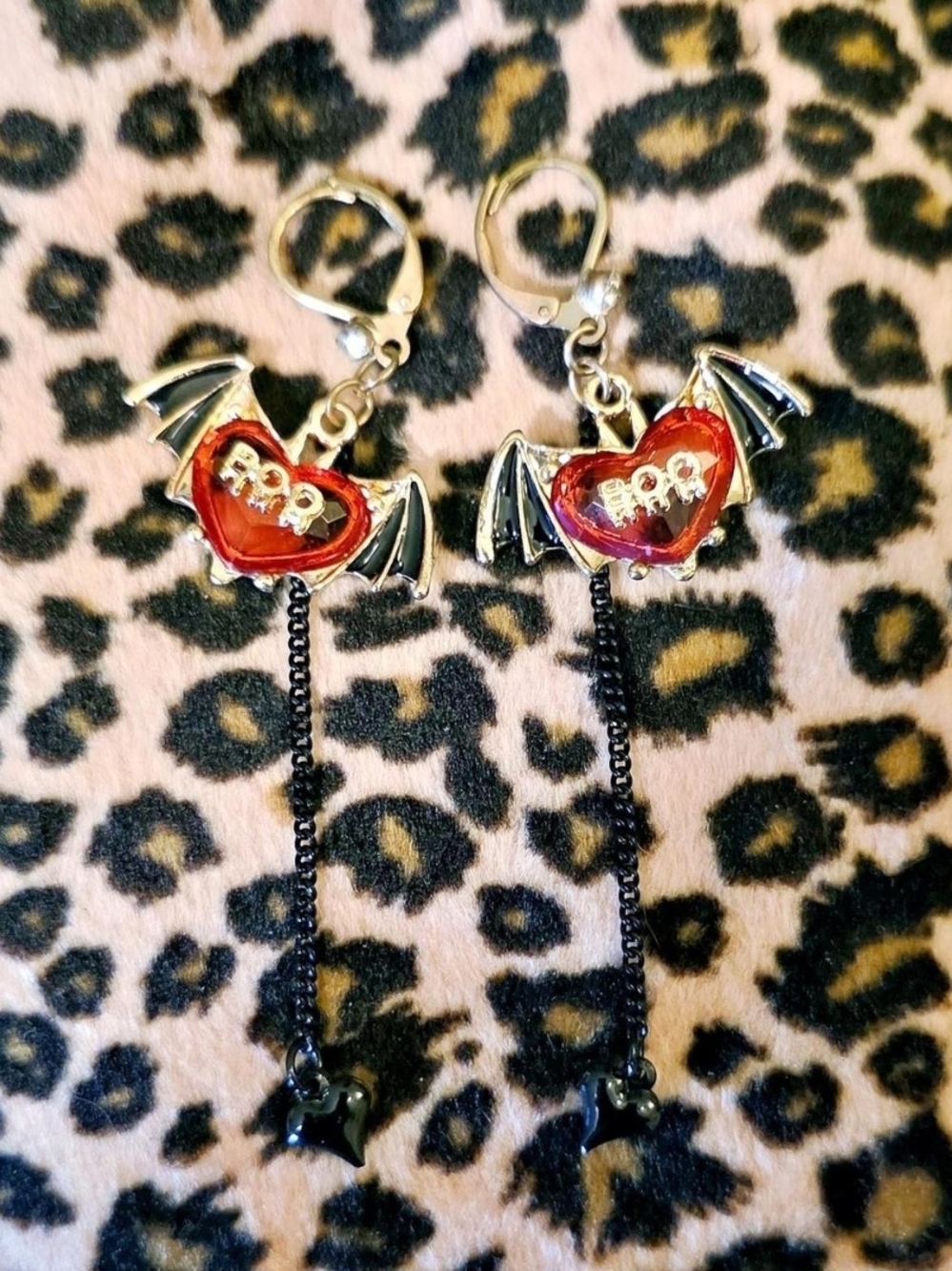 Vintage Betsey Johnson Pink & Gold Vampire Slayer Bat & Heart Earrings Boo
